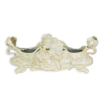 Jugendstil-Pflanzer mit Zinnanteilen aus Gusseisen, A CAST IRON ART NOUVEAU PLANTER WITH TIN INLAY - WHITE
