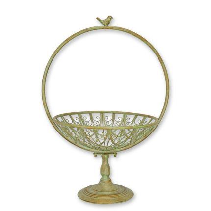 AN IRON BASKET WITH HANDLE