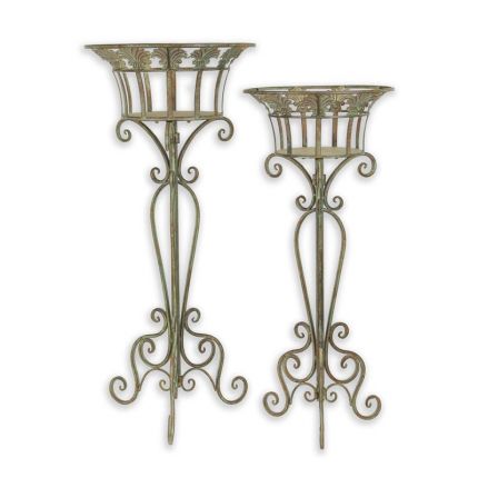 Paar Pflanzgefäße auf einem Ständer aus Eisen, A PAIR OF IRON PLANTERS ON STAND