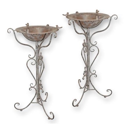 2er-Set Eisen-Vogelbäder, A PAIR OF IRON BIRD BATHS