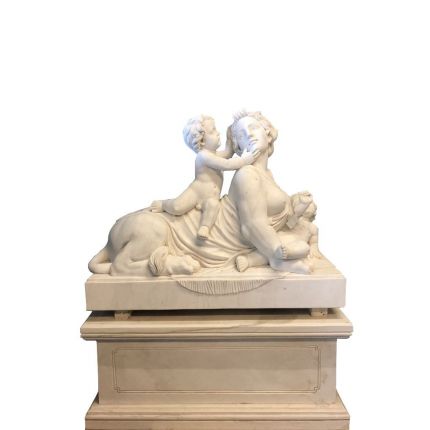 Marmorfigur, Steinfigur, Paar Sphinx mit Kinder auf Sockel, Tierfigur, Gartenfigur