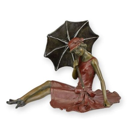 Bronzefigur sitzende Frau mit Regenschirm - H. 8,5 cm - mehrfarbig