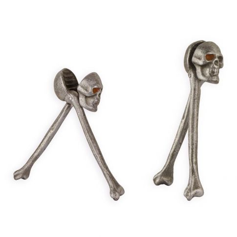 Paar Nussknacker mit Sch&auml;del aus Gusseisen, A PAIR OF  CAST IRON SKULL NUT CRACKERS