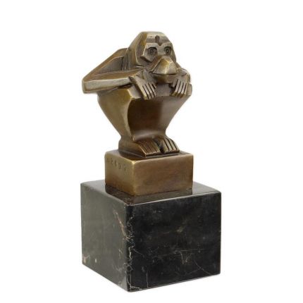 Bronzefigur hockender Affe, A BRONZE SCULPTURE OF A SQUATTING MONKEY