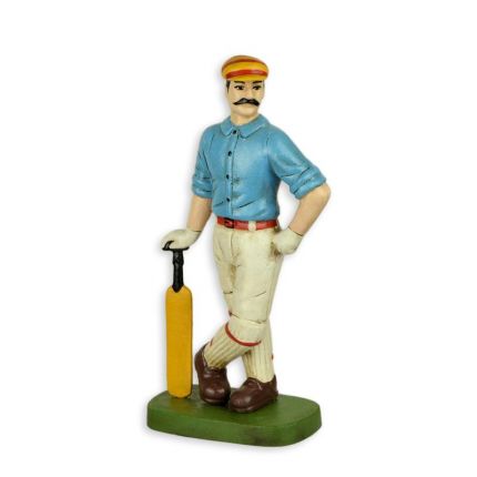Gusseisenfigur Kricket-Spieler, A CAST IRON FIGURINE OF A 
 CRICKET PLAYER