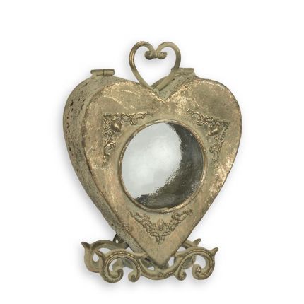 Zinnblech-Laterne in Herzform, A HEART SHAPED TIN LANTERN