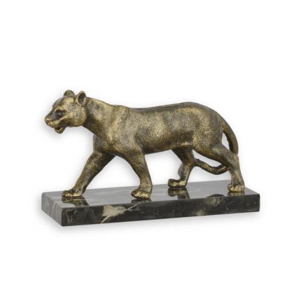 Gusseisentierfigur Löwin auf Marmorsockel, A CAST IRON LIONESS ON MARBLE BASE