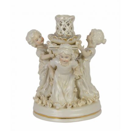 Porzellanfigur Putte mit Wagen, A PORCELAIN CHERUB CART