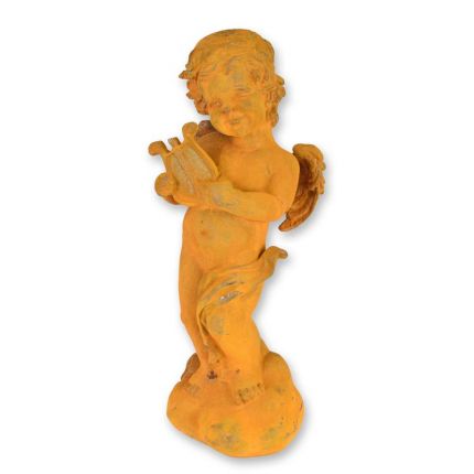 Gusseisenfigur Putte, rostfarben, A RUSTY CAST IRON FIGURINE OF A PUTTO PLYING HARP