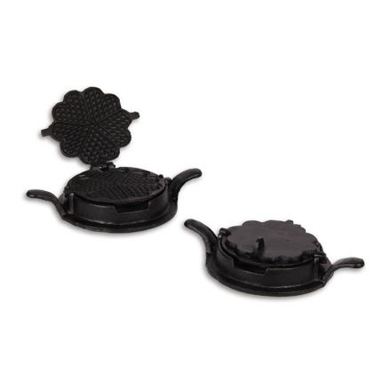 2er-Set Gusseisen-Waffeleisen, A PAIR OF CAST IRON WAFFLE IRONS