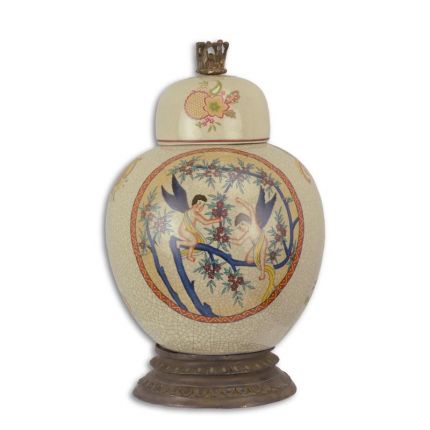 Porzellankrug mit Deckel auf Messingsockel, A PORCELAIN JAR AND COVER ON BRASS BASE