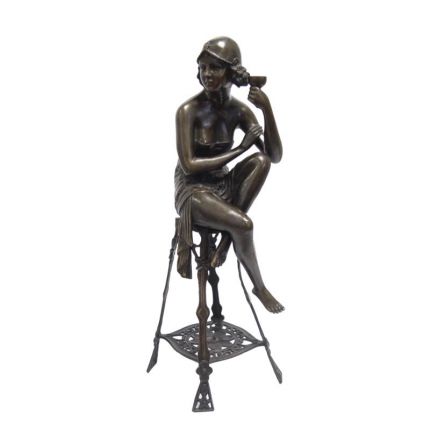 Bronzefigur sitzende Lady mit Champagnerglas - H. 55,5 cm