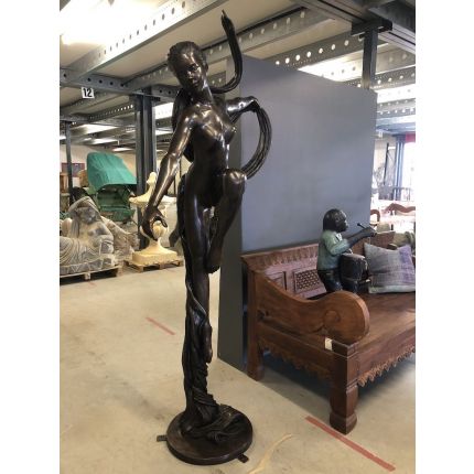 Bronze Figur, Frau mit Tuch, Bronzefigur, Statue, Skulptur