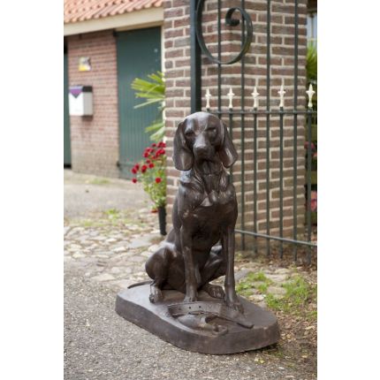 Gusseisen Figur, sitzender Hund auf Untergrund mit Halsband, Tierfigur, Tier