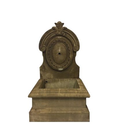 Naturstein, Wandbrunnen mit ovalem Dekor, Wasserstelle, Gartenbrunnen, Wasserbecken, Brunnen, Steinbrunnen