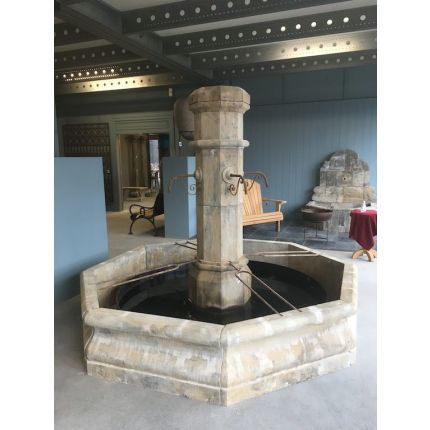 Freistehender Brunnen, Marktbrunnen, Steinbrunnen, Natursteinbrunnen