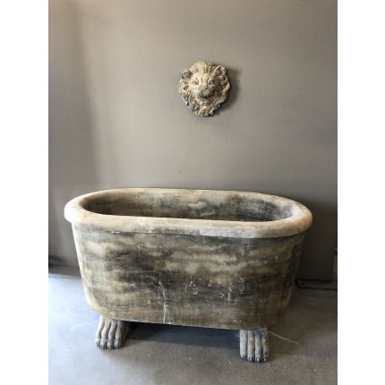 Naturstein, Steinfigur, Wanne auf Füßen mit Löwenkopf als Wandbild, Badewanne, Gartenfigur