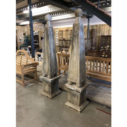 Naturstein, Steinfigur, Obelisken-Paar auf Sockel, Gartenfigur