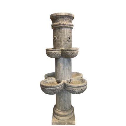 Steinbrunnen mit zweistufigen Schalen, freistehender Brunnen, Marktbrunnen, Wasserstelle